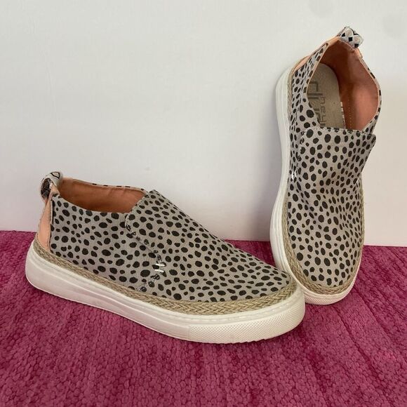 Hey Dude Peyton Slip On Sneakers Shoes Cheetah Beige Size 8 - Picture 1 of 10